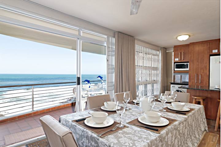 Chakas Cove 34 Dining Area